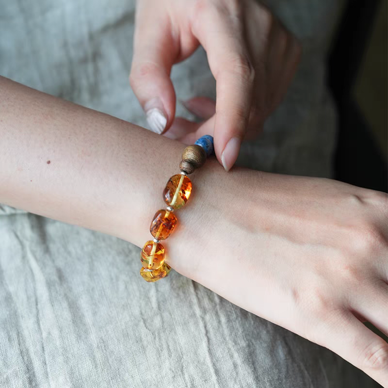 Shí Jī Feng Shui Bracelet – Agarwood, Lapis Lazuli & Amber Mala Beads for Luck, Clarity & Ancient Energy