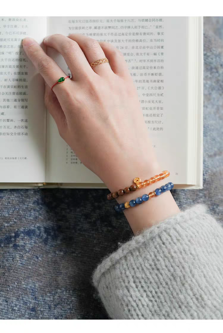 Natural crystal and amber bracelet with eco-friendly packaging – A thoughtful gift for healing and self-care.