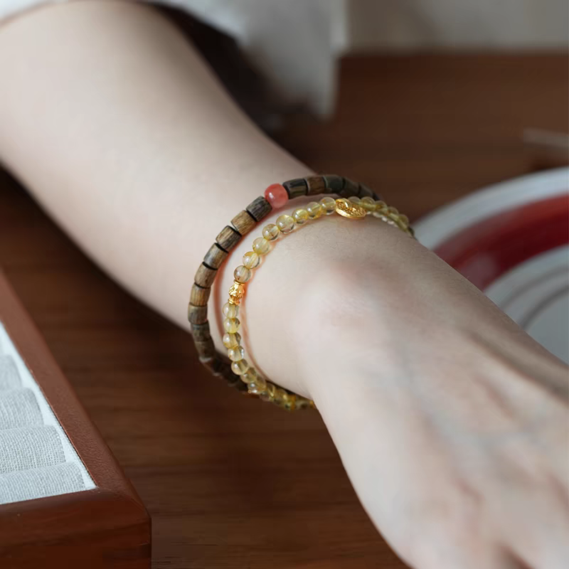 Qiū Shí Xù Feng Shui Bracelet – Agarwood, Mammoth Ivory & Red Jasper Mala Beads for Seasonal Balance