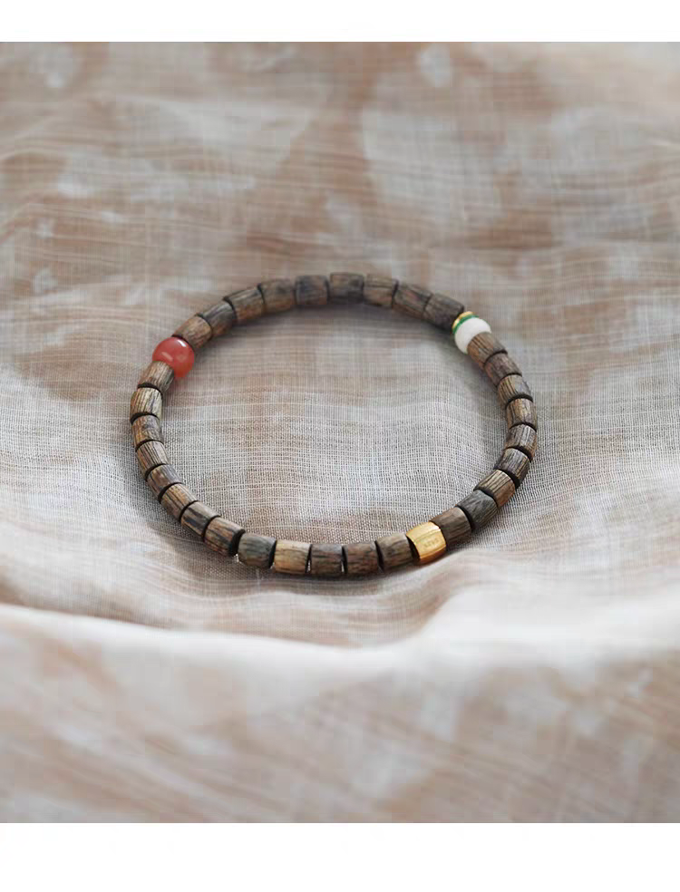 Qiū Shí Xù Feng Shui Bracelet styled with natural elements, highlighting its connection to nature and balance