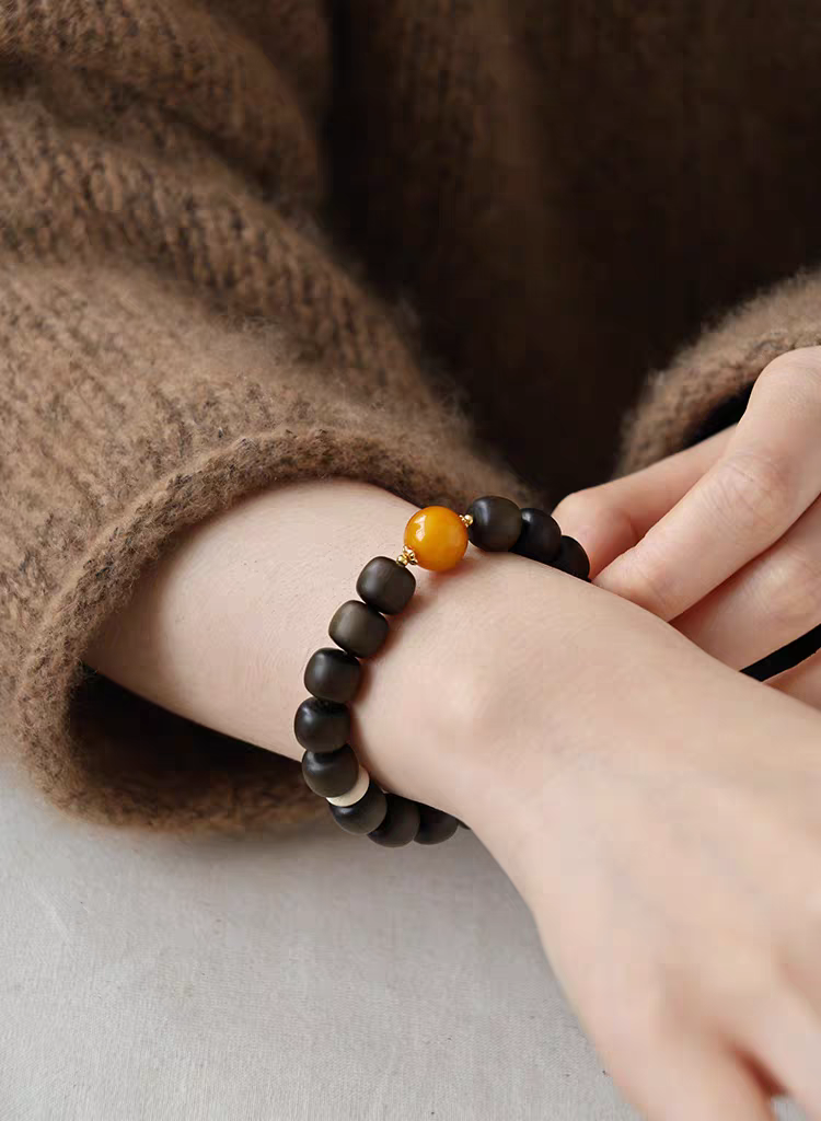 Chanyin Natural Gemstone Healing Bracelet – Black Obsidian and Carnelian with 18k Gold Accents